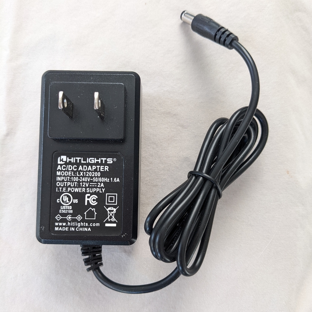 100-240V AC/DC adapter